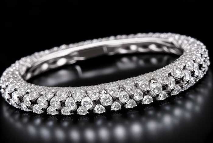 cartier品牌手镯；cartier品牌手镯带钻