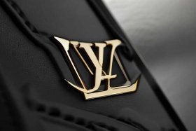 跟lv很像的标志（跟lv很像的标志牌）