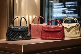 迪奥 香奈儿包；迪奥香奈儿包包官网价格