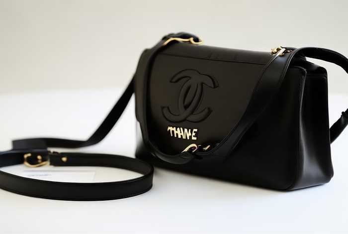 chanel官网官方网 黑色布 手包，chanel黑色包包价格