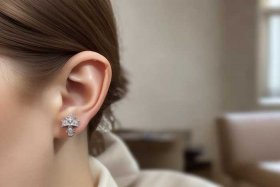 chanel官网耳钉（chanel耳钉官网怎么购买）