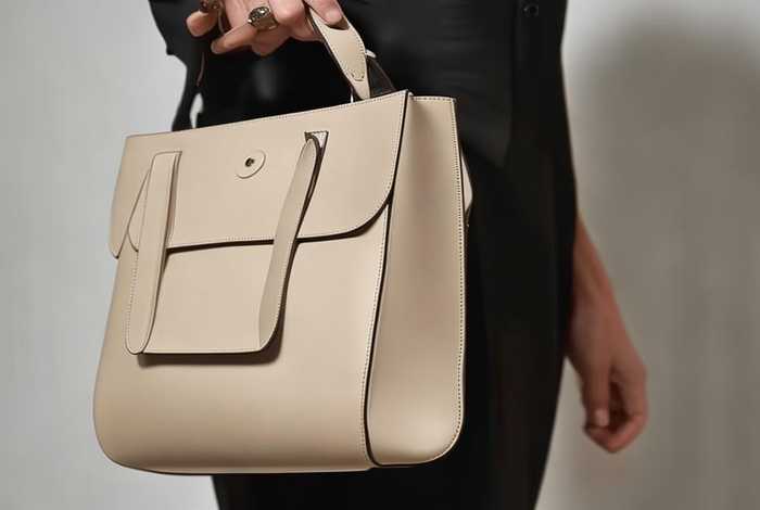 40岁女士背什么样式包 40岁女士背什么样式包好看