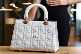 迪奥戴妃包贵吗；迪奥戴妃包值得买吗