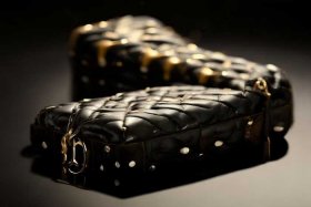chanel珐琅胸针 chanel胸针如何辨别真伪
