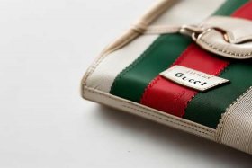 古驰包怎么查询是正品鞋子还是假货 古驰包怎么查询是正品鞋子还是假货呢