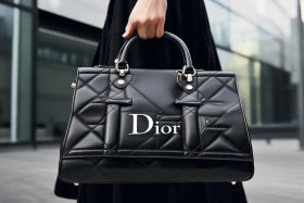 迪奥官方网站女包；迪奥官网中国官方网站包包