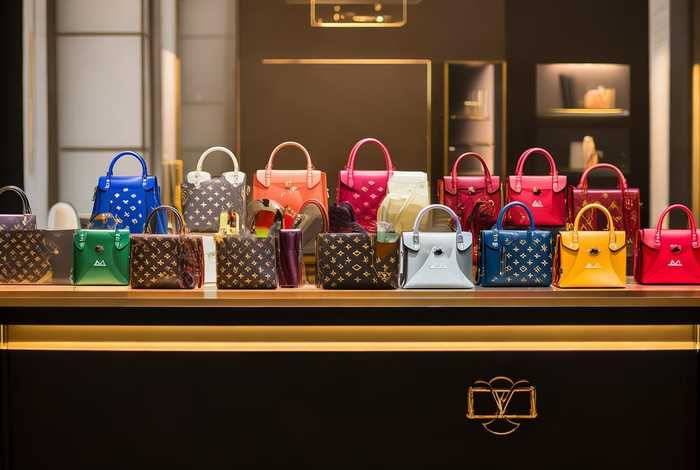 lv包包价格一览表中国官网；lv包包价格一览表2021