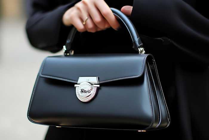 dior迪奥银扣女包，迪奥包是金扣的好还是银扣的好