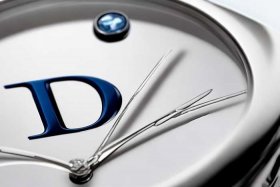 迪奥标志logo在表盘上面显示（迪奥标志logo在表盘上面显示什么）