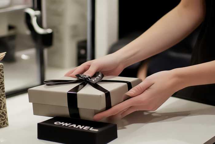 chanel专柜有礼盒吗，chanel专柜有赠品吗