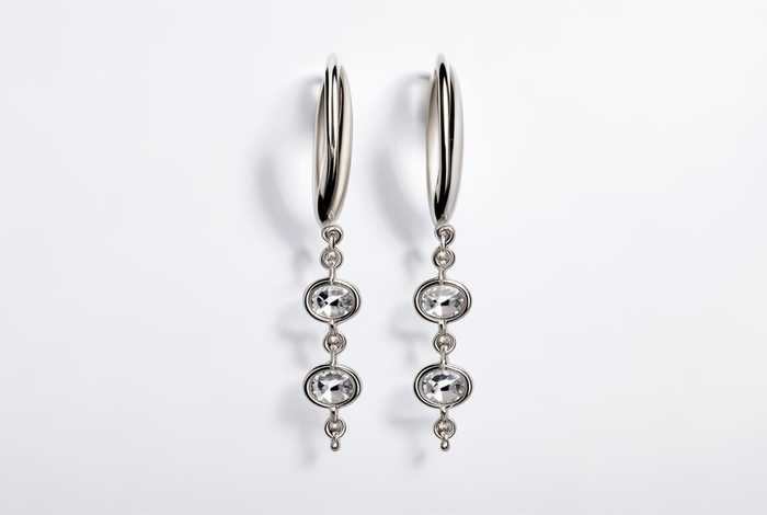 chanel英文耳环（chanel2021耳环）