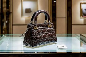 dior戴妃包价格；dior戴妃包价格官网
