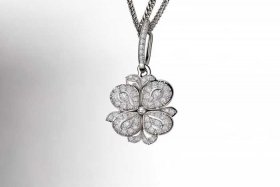 梵克雅宝是什么材质、四叶草项链梵克雅宝是什么材质