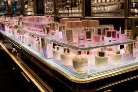 高端化妆品品牌排行榜前十名（高端化妆品品牌排行榜前十名有哪些）