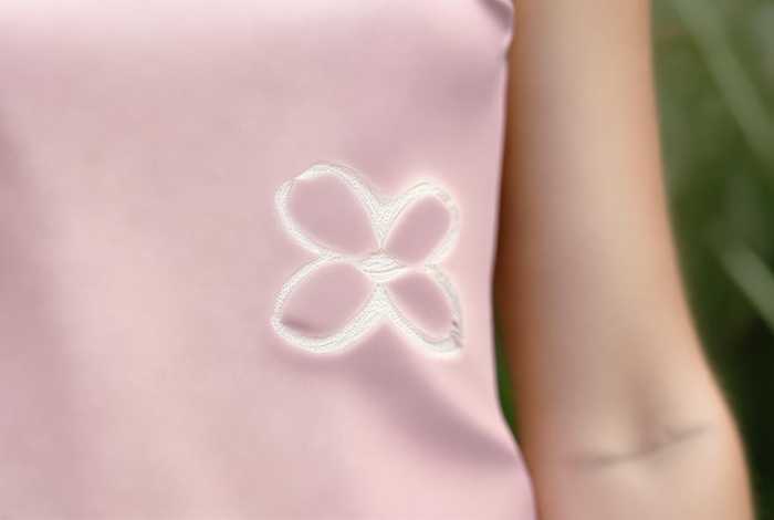 logo像一朵四瓣花的牌子女装 - logo像一朵四瓣花的牌子女装是什么