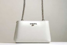 prada包包款式大全；prada包包款式大全白色