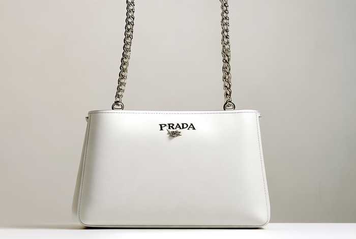 prada包包款式大全；prada包包款式大全白色