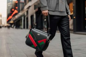 古奇官网gucci包包男款（古奇官网gucci包包男款斜挎）