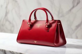 给女朋友买个包包什么牌子好（给女朋友买个包包什么牌子好呢）