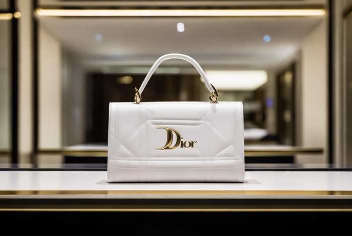 dior迪奥官方旗舰店包包、dior迪奥官方旗舰店包包是正品吗