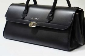 celine中国官网女包图片；celine包官网价格及图片