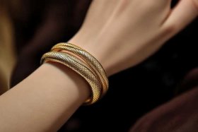 宝格丽蛇手镯（宝格丽蛇手镯价格表官方正品）