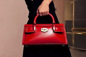 miumiu包包哪个最火；miumiu包系列