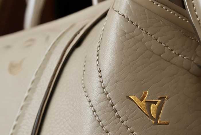 lv女包最便宜的多少钱一个；lv女包最便宜的多少钱一个呢