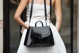 2023年新款女包斜挎（2023年新款女包斜挎包图片）
