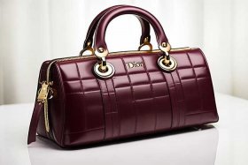 迪奥戴妃包官网价格 小号（迪奥戴妃包小号专柜价格）