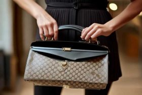 古驰官网gucci女包怎么打开（gucci 官网女包怎么打开）