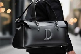迪奥的男士挎包 迪奥的男士挎包多少钱