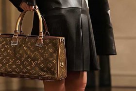 迪奥和lv谁的档次高；迪奥和lv谁的档次高些