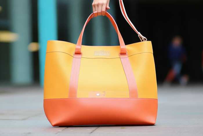 布包女包斜挎包帆布介绍（帆布斜挎包女ins）