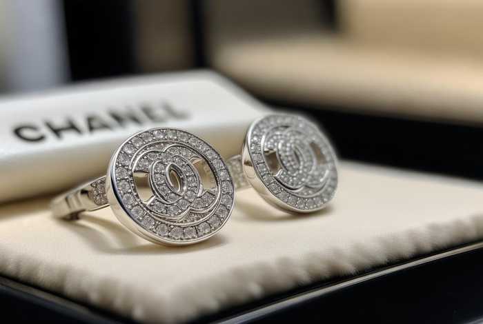 chanel耳环多少钱一对？；chanel耳环大概多少钱