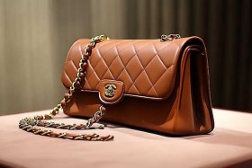 chanel 19 bag中古价格（chanel 19bag 小号还是中号）