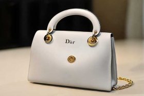 迪奥黛妃包女包，迪奥戴妃女包官网报价