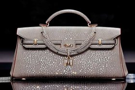 爱马仕官网包包满钻项链，爱马仕官网包包满钻项链是真的吗