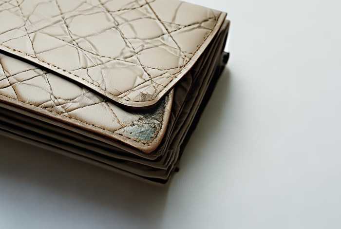 dior包包、dior包包金属扣掉漆