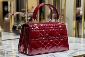 迪奥的包叫什么名字 - 迪奥的包叫什么名字好听