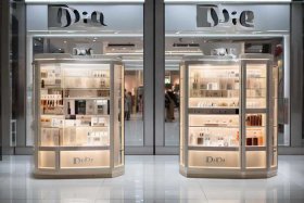 迪奥香港专柜和大陆专柜价格一样吗；迪奥香港专柜和大陆专柜价格一样吗多少