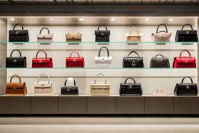 chanel女包官网怎么看；chanel官网怎么看所有包