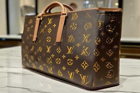 lv老花金豆大包值得入手吗（lv老花金豆大包值得入手吗值得买吗）