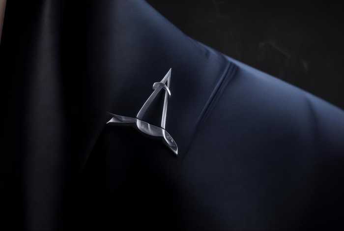 阿玛尼标志logo；阿玛尼标志logo衣服