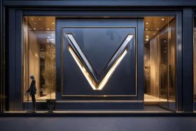 logo是一个v的奢侈品牌子，logo是一个v的奢侈品牌子叫什么