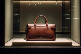 古驰gucci男包包官网旗舰店；古驰gucci男包包官网旗舰店是正品吗