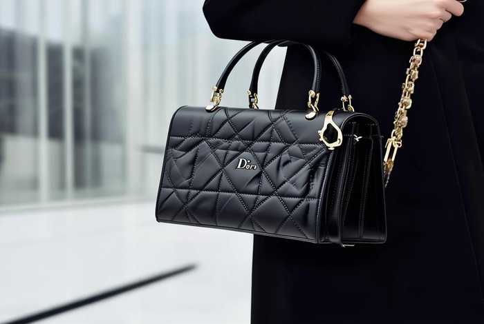 迪奥官方网站女包；迪奥官网中国官方网站包包