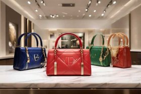 迪奥戴妃包包官网价格三格、迪奥戴妃包包官网价格三格是多少