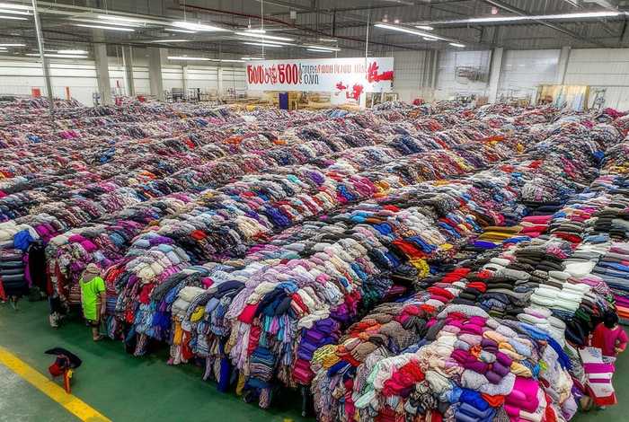 500元一吨衣服批发源头工厂、衣服一吨500元的厂家批发义乌商贸城