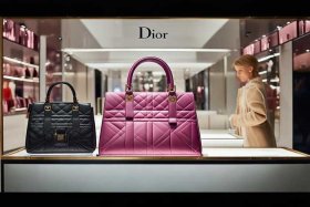 迪奥官网包包可以分期吗；迪奥官网买包可以分期吗